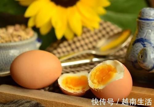 笨鸡蛋|每天吃一个鸡蛋,有助于养生?可能并不是,这4个误区,尽量避开
