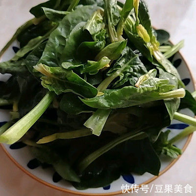 菠菜豆干拌粉丝|麻酱香浓的菠菜豆干拌粉丝，鲜美可口，做下酒菜棒棒哒