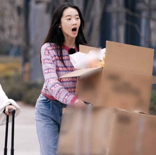 所有人都带妆录制，唯独她一个人搞特殊，张雨绮对她翻了3次白眼