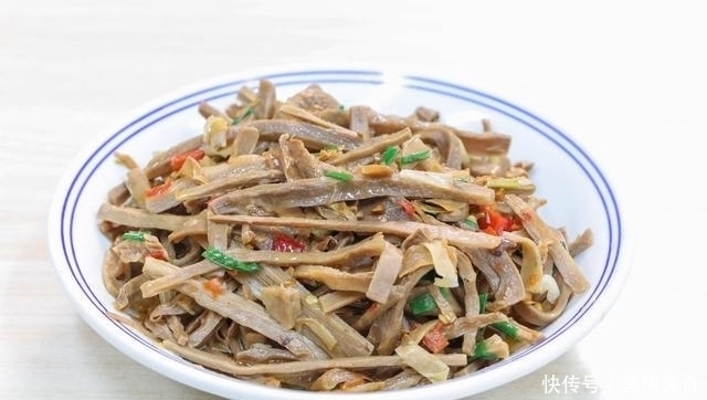 宴客|老家来亲戚，花两百多块钱做了11个菜招待，大伙吃了一锅米饭
