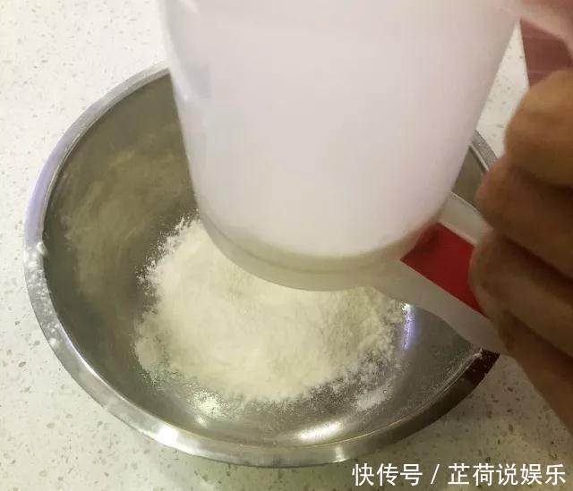 红糖发糕在家也能蒸,简简单单,香甜软糯,回忆童年的味道!