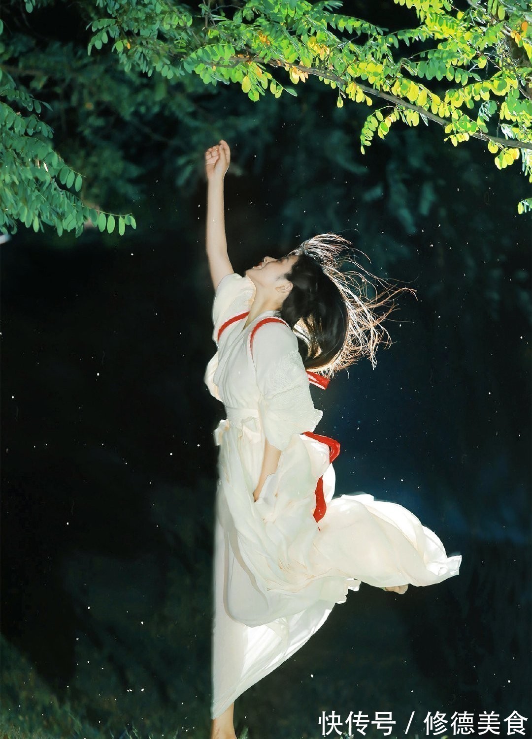 汉服|“神明少女”风格的汉服也太美了，优雅又清冷，怪不得女生都爱穿