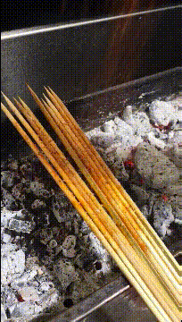 |搞笑GIF:喜欢上一个妹子,但是不知道她在练什么功夫