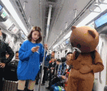 |搞笑GIF：妹子眼睛真优秀，怎么做到的？