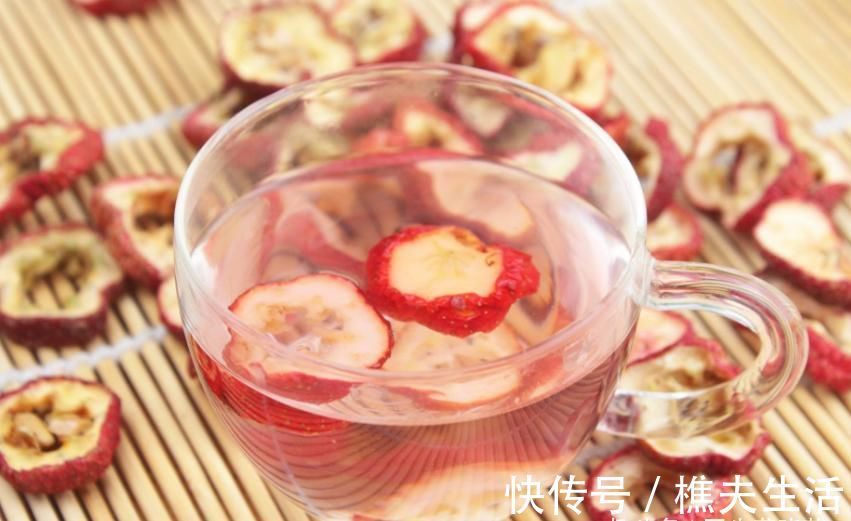 心脑血管|山楂加1物泡水喝，排出毒素和宿便，还能软化血管预防猝死