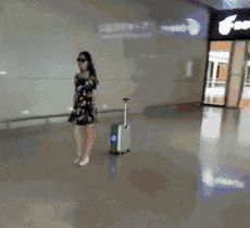 |搞笑GIF:日防夜防,损友难防,这一下恐怕半年都下不了床