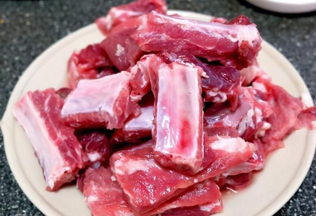 不柴|炖排骨时,最忌焯水,用上这1招,排骨软烂入味,不腥也不柴