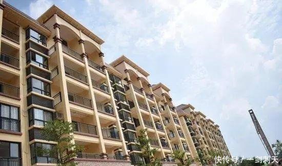 行人|10年后,“电梯房”和“楼梯房”哪一个会更值钱内行人给出提醒