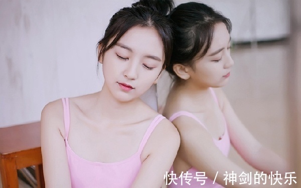 |搞笑GIF段子:美女的舌头很灵活嘛