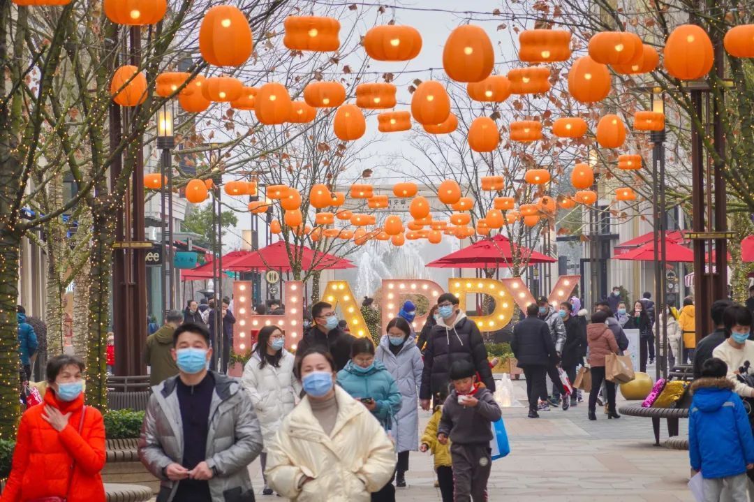 “就地过年”游本地！浦东25家景点春节接待超167万人次，回升至疫情前的87%