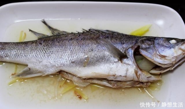 鱼不论怎么蒸都发腥牢记这2点,不腥肉嫩还很鲜
