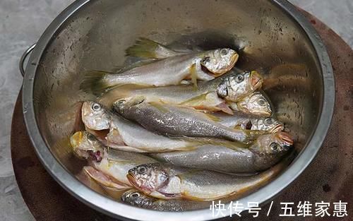 拿手菜香酥小黄鱼，调糊很关键，记住2点，外酥里嫩，放凉也不软