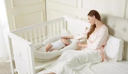 宝宝的这5种行为，看似“讨厌”其实代表对妈妈的爱，别盲目拒绝