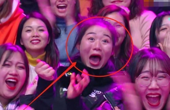 偶像练习生|蔡徐坤上《快本》,尖叫女粉丝意外走红,自拍照判若两人