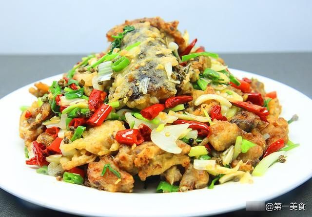 解馋|解馋必备，大厨分享干煸辣子鱼，不仅香辣够味，连鱼骨都是焦香的