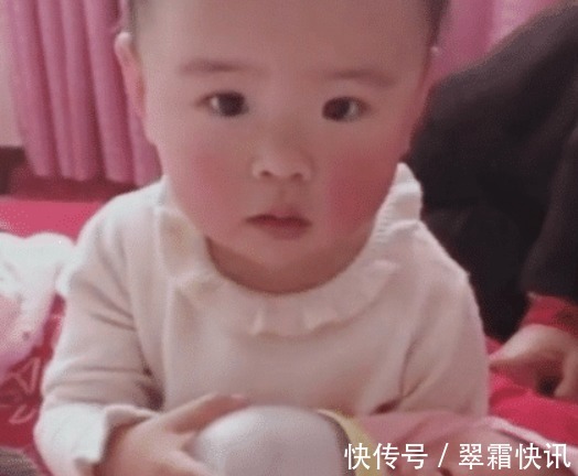 二宝|尿不湿界“混得最惨”宝宝喂奶火了,一声“唉”深藏了太多功与名