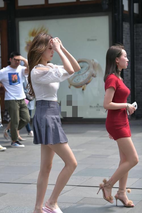 好看的小姐姐就算穿个拖鞋出街,也是那么的美