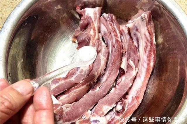 想吃烤串不用去烧烤摊,自己在家做,外焦里嫩,干净卫生,真解馋