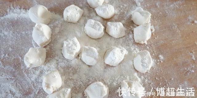 特殊时期学会这样做饺子皮,想吃饺子就不用出门去买了