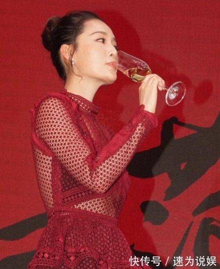 都市丽人|李沁身材和气质真绝了!穿大红色透视连衣裙亮相,漫画腿真吸睛