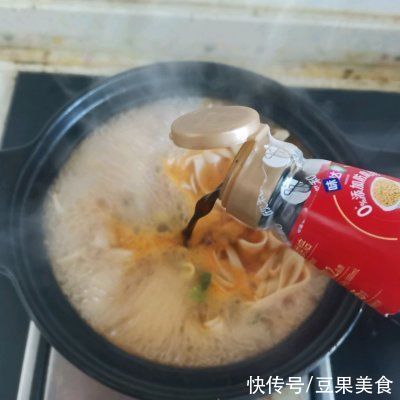 #暖冬酱在手,嗨吃部队锅#泡菜豆腐汤