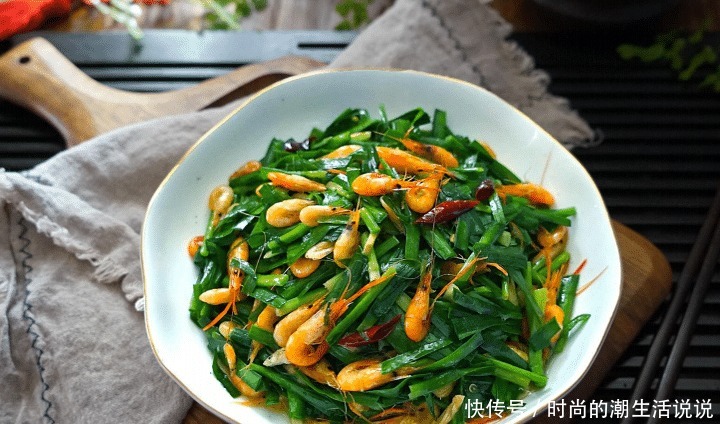 简单|入秋后,此肉要多吃,钙是鸡蛋的3倍,简单一炒,鲜美又好吃