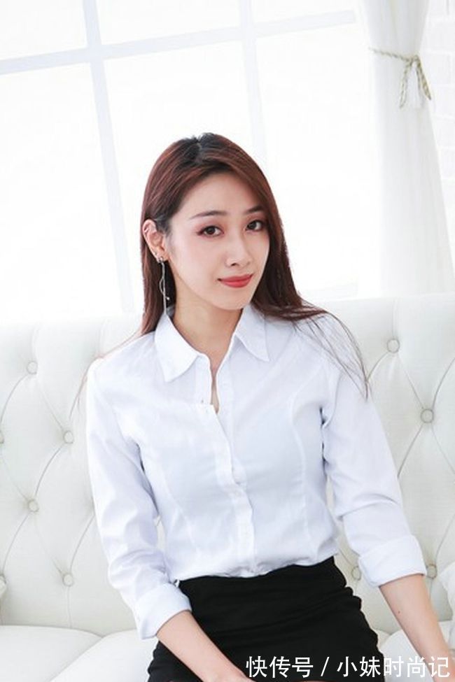 衬衫搭配|白色的衬衫搭配黑色包臀裙,穿在身上更加的好看,显女性高贵优雅