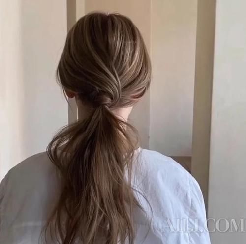 韩系隐藏发圈高低马尾了解一下 尽显高级感