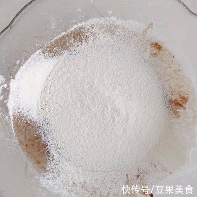 好吃|好吃到模糊的巧克力熔岩蛋糕，怎么都吃不够