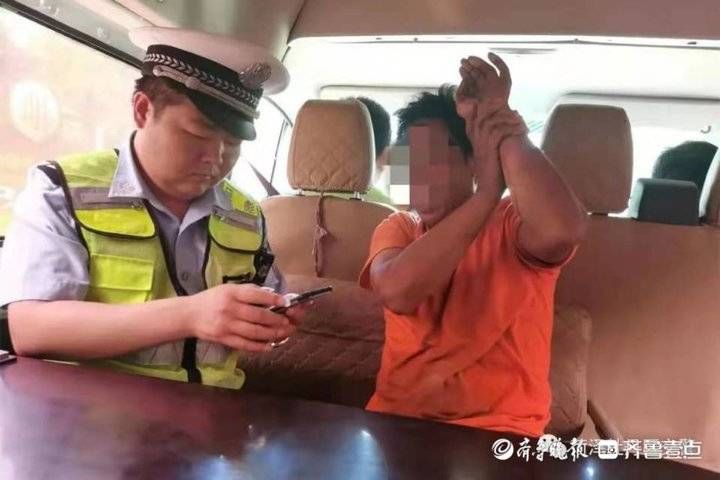 执勤民警|在吗？你的暖心交警“蜀黍”又上线了！