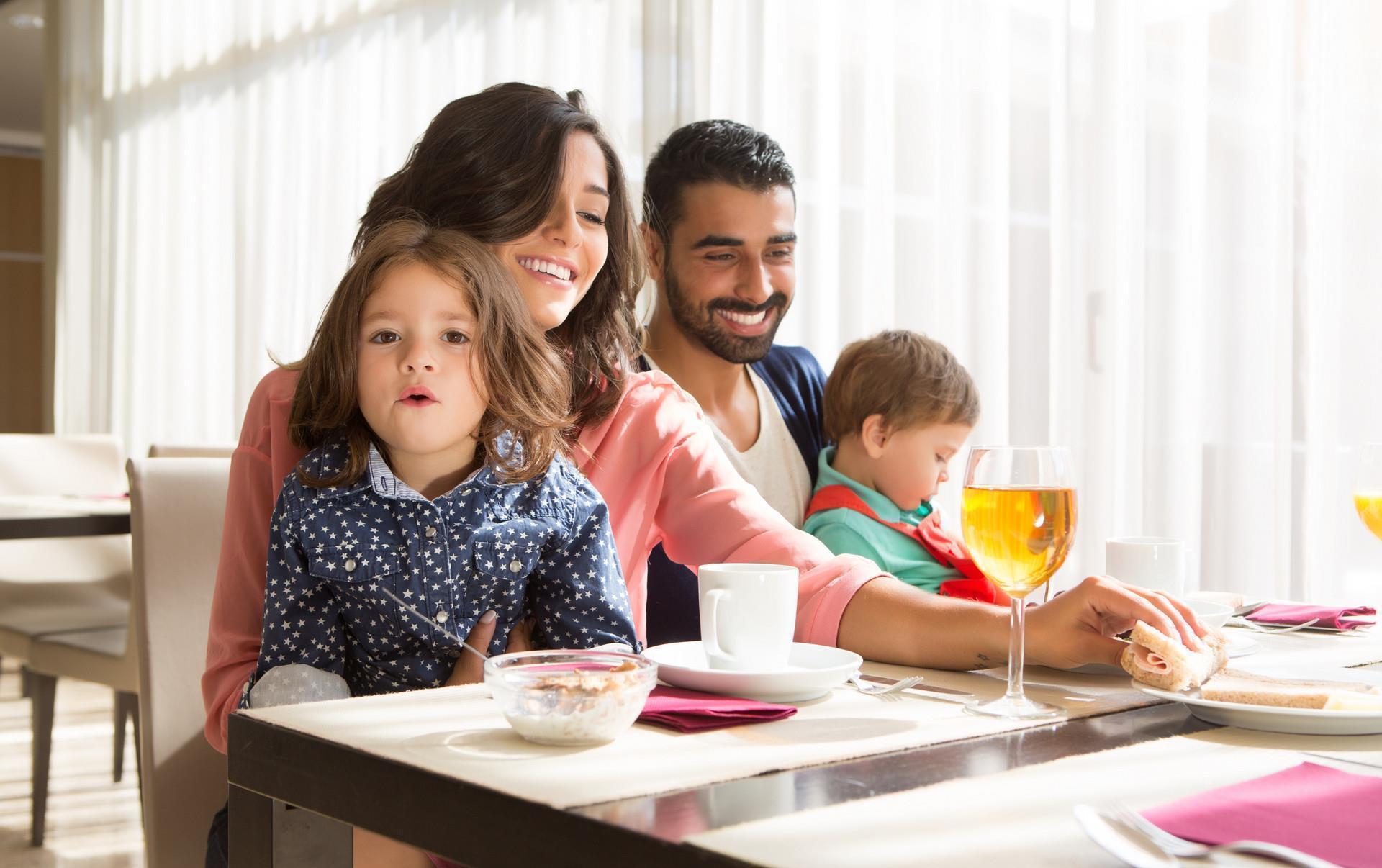 妙招|孩子指甲有白点,有寄生虫?缺维生素?都不是,跟一个坏习惯有关