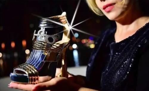 钻石|全世界最贵的鞋,镶嵌了一颗30克拉的钻石,运用纯金打造