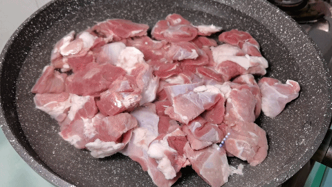 “小寒”气节天寒冷,做一道“萝卜炖羊肉”,驱寒暖胃真好吃