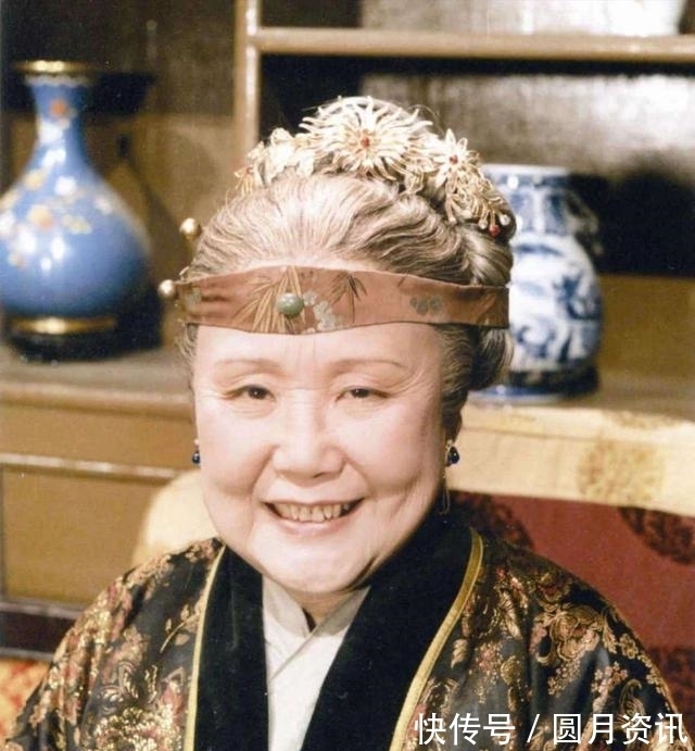 贾府&贾宝玉VS贾琏,他俩谁在贾府的地位高?不同的身份给出了答案