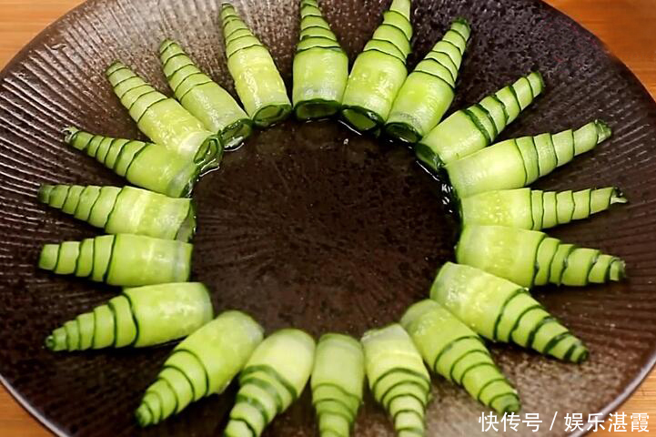 年夜饭上此凉菜我每年必做,清淡爽口不油腻,好吃好看5分钟上桌