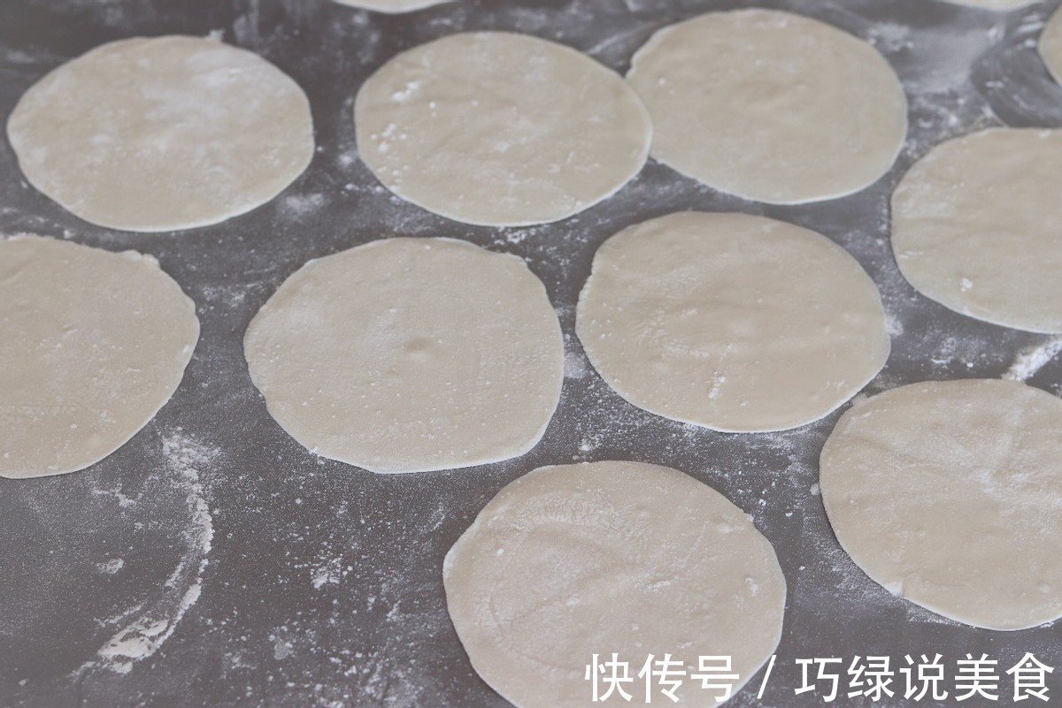 春饼的懒人做法，饼皮劲道薄如纸，卷什么都好吃