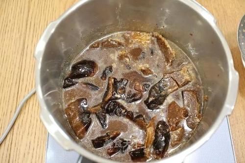 红烧牛肉面：面条筋道，汤香肉嫩，自己在家做超实惠