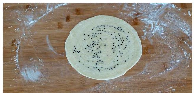 芝麻烧饼|最好吃的芝麻烧饼做法，不用烤箱，一次成型，咬一口掉一地渣，香