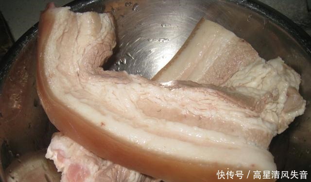 家常回锅肉,人在他乡能解思乡之苦的,莫过于吃一碗回锅肉