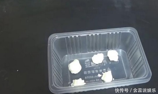 洗衣服不要只放洗衣液,里面扔两个它,多脏的衣服都能干净如新