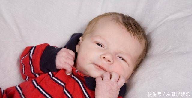 宝妈被照相馆坑了,满月孩子被送医抢救,医生不配做父母