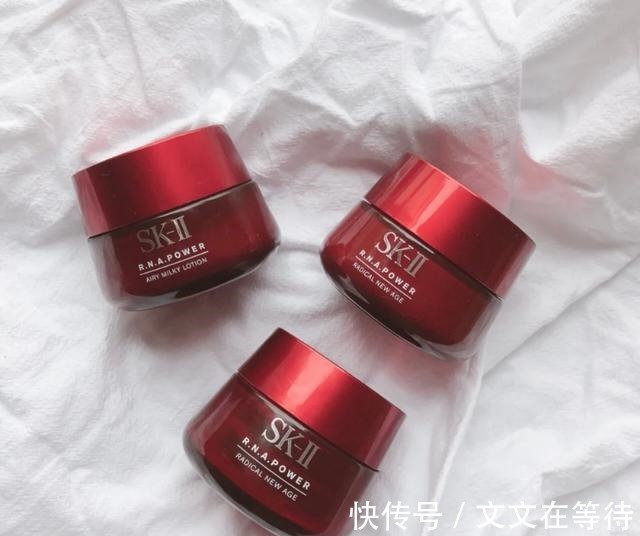 女人|适合35岁女人用的水乳,抗皱还补水,难怪看起来比同龄人年轻十岁!