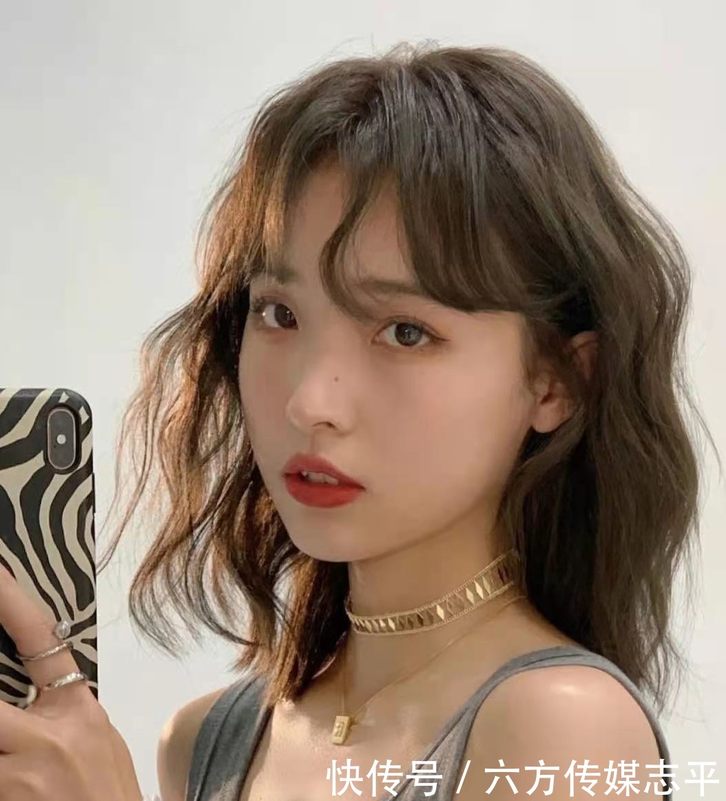 盘点当下流行的短发，“一刀切”满满御姐风，蛋卷发慵懒温柔