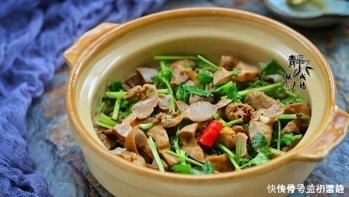 此菜下酒又下饭,夏天吃正好,我每周都会做一次,简单又美味