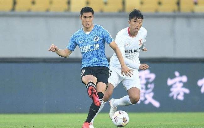 球迷|上午8點！何塞再現(xiàn)爭議言論：大連人遭重大打擊，球迷罵聲一片