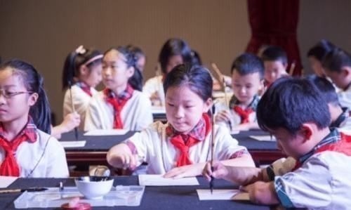 阅卷老师|小学生“草稿纸”走红,考试被当成“试卷”上交,网友:完全相反