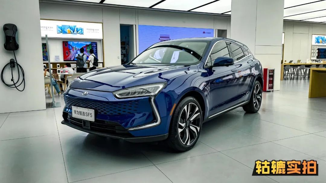 赛力斯|轱辘实拍赛力斯SF5，顶着华为头衔容易吸引更多人买车？
