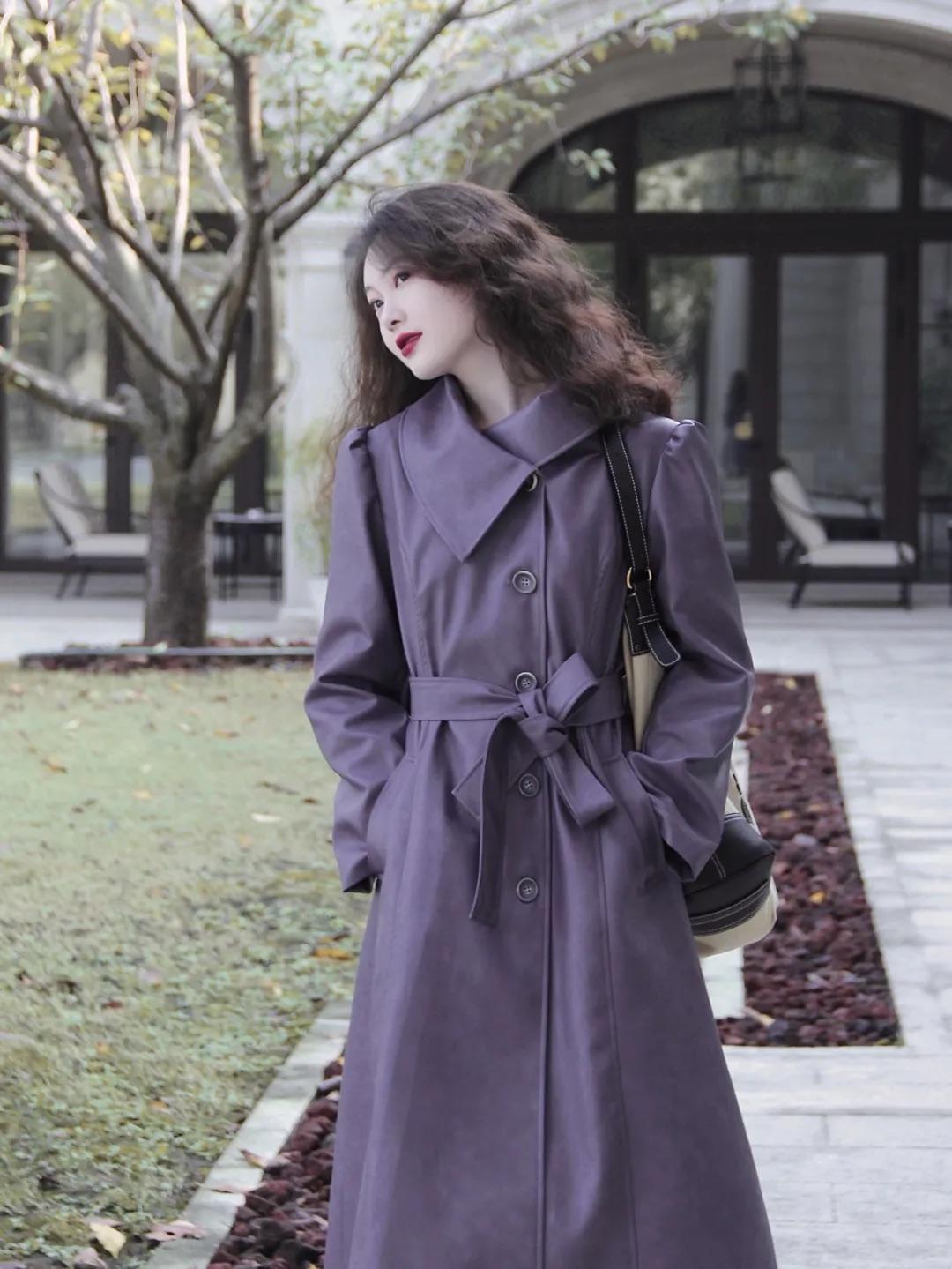 高跟鞋 秋天不一定要穿黑白灰,蓝色v领针织+半身裙,上身照样好看!