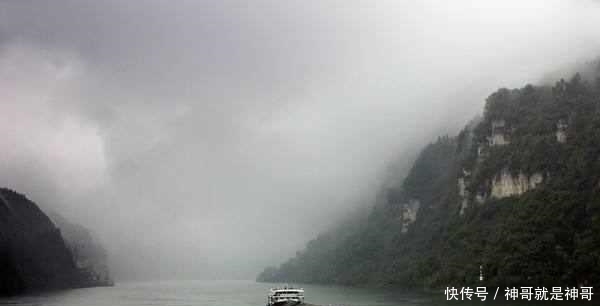 长江怪鱼|除害,村里小河湾,钓起四十多斤长江怪鱼,没人知道从何而来