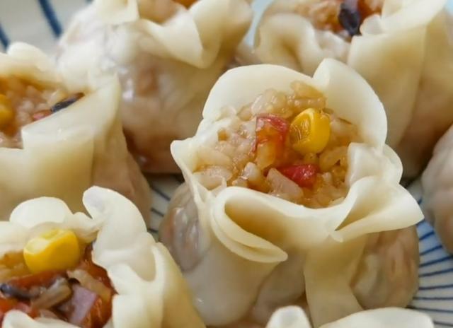 糯米别包粽子了，加2块钱饺子皮，比粽子还好吃，上桌家人抢着吃